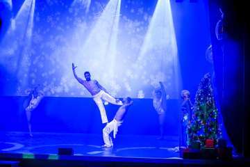 El Teatro de Telde rebosa de magia con el musical 'Al Revés en Navidad'/TA.